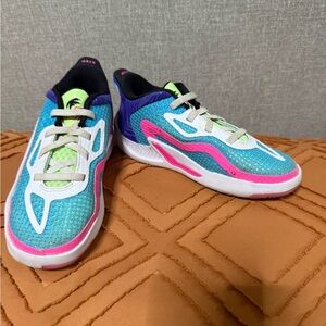 Kid Size 13.5T
Jordan Basketball Shoes 
Worn 1 season